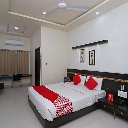 Hôtel Oyo 29012 Gayatri Palace à Durg Extérieur photo