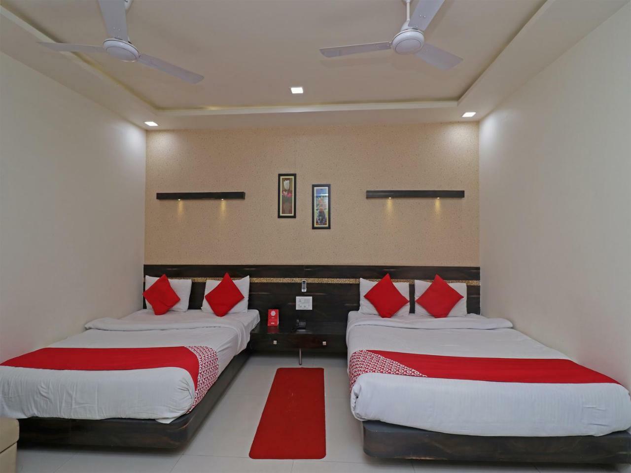 Hôtel Oyo 29012 Gayatri Palace à Durg Extérieur photo