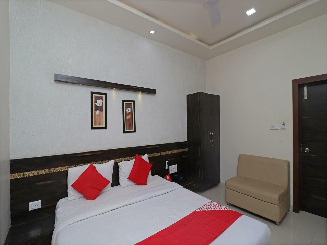 Hôtel Oyo 29012 Gayatri Palace à Durg Extérieur photo