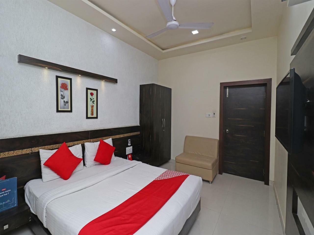 Hôtel Oyo 29012 Gayatri Palace à Durg Extérieur photo