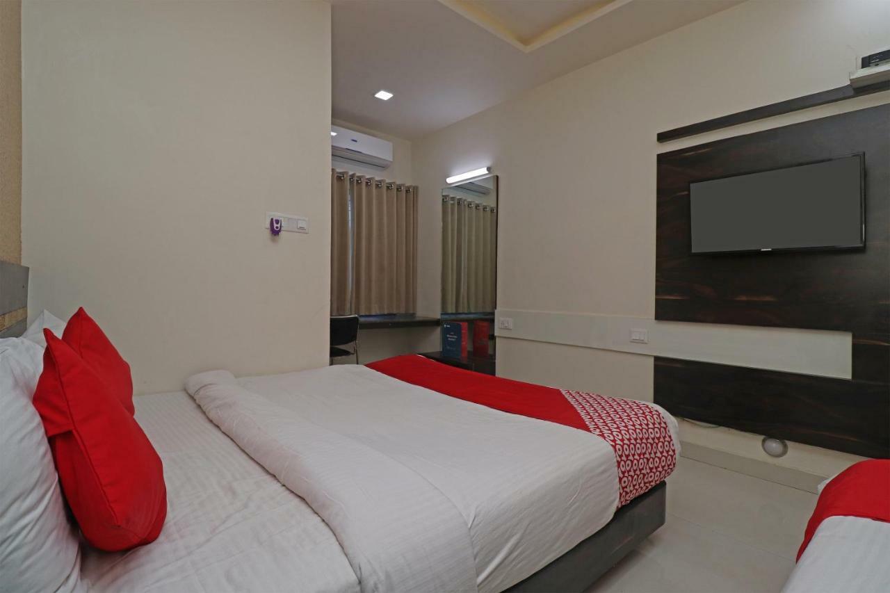 Hôtel Oyo 29012 Gayatri Palace à Durg Extérieur photo